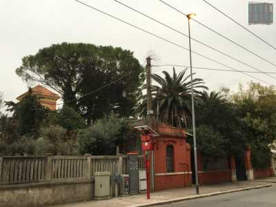 ...la seconda, quasi all�entrata del �paese del pane�, � quella dove si ergono Villa Galbiati...